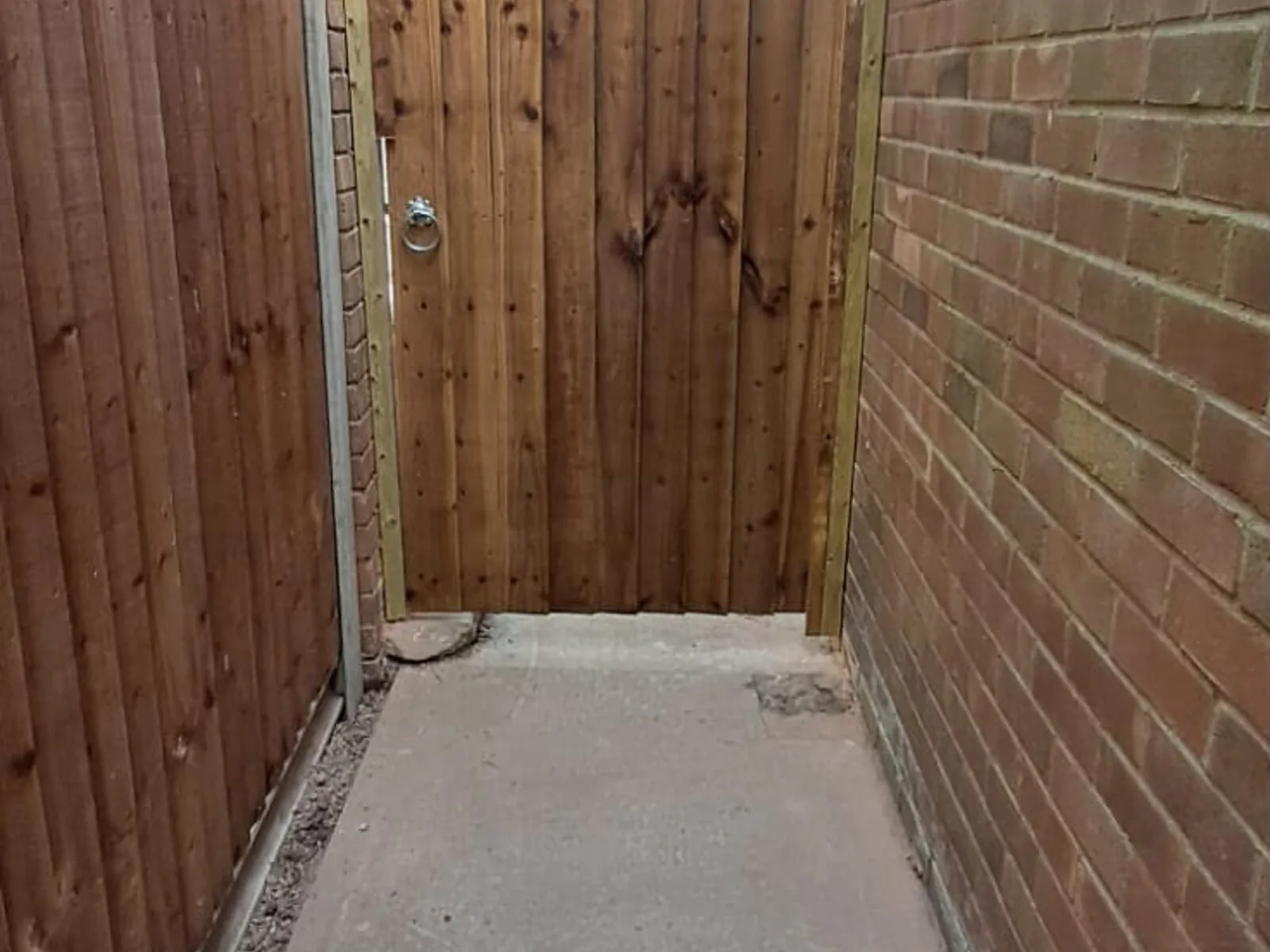 Tall closeboard timber side gate in a side passage – Fines Landscaping, West Norfolk